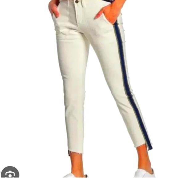 NWOT PAM & GELA white uniform side stripe hem cropped jeans. Size 28.